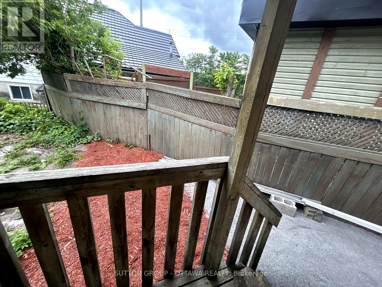 8 Robinson Avenue