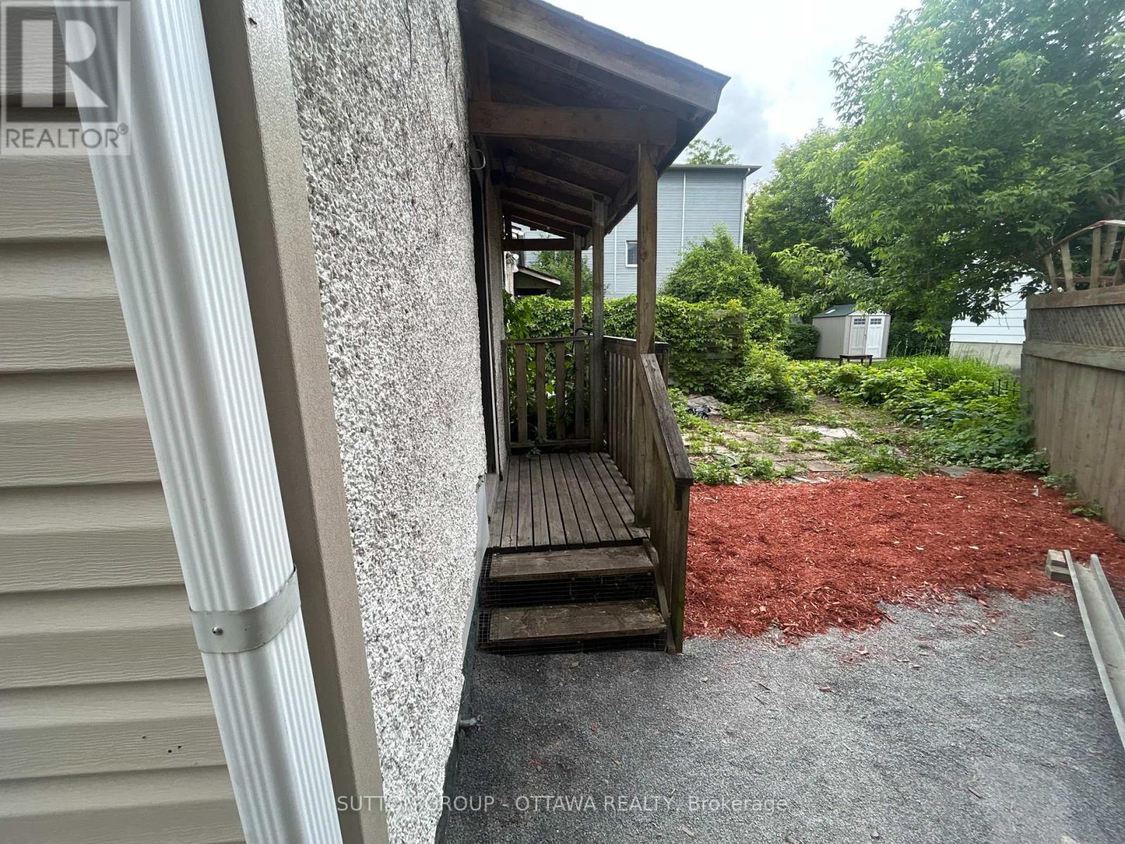 8 Robinson Avenue