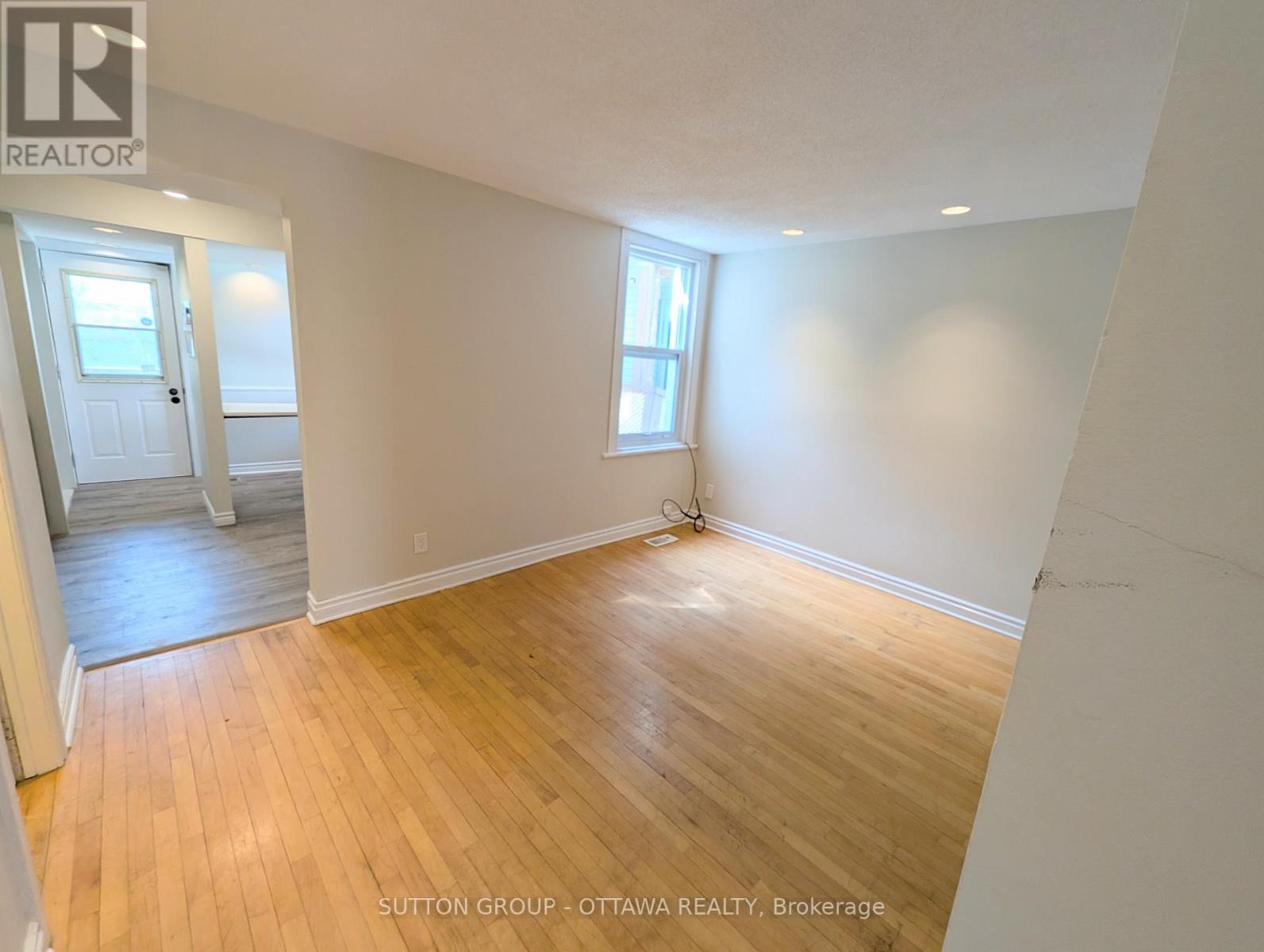8 Robinson Avenue