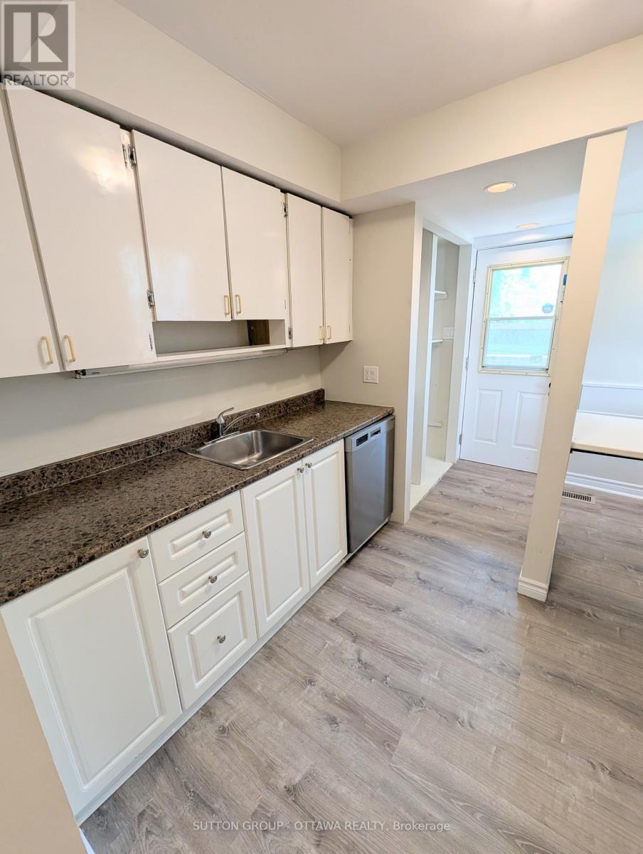 8 Robinson Avenue