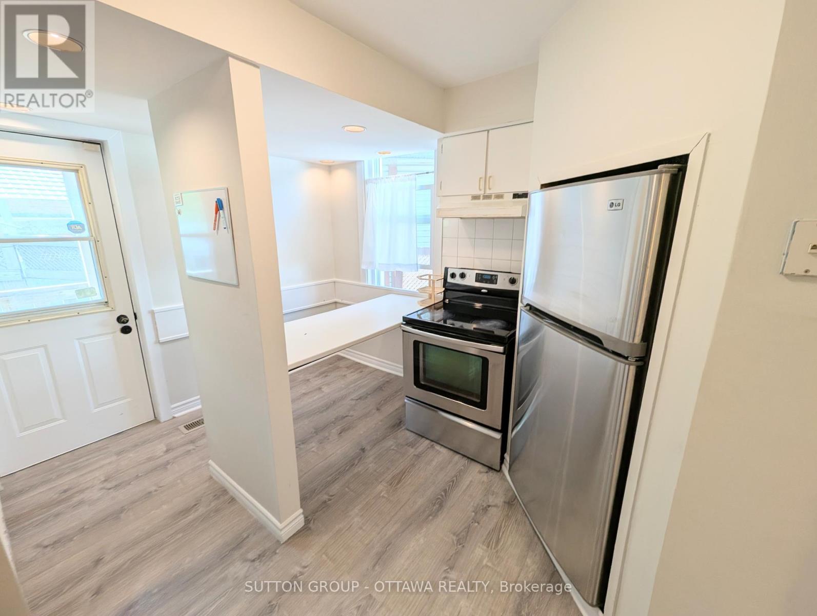 8 Robinson Avenue