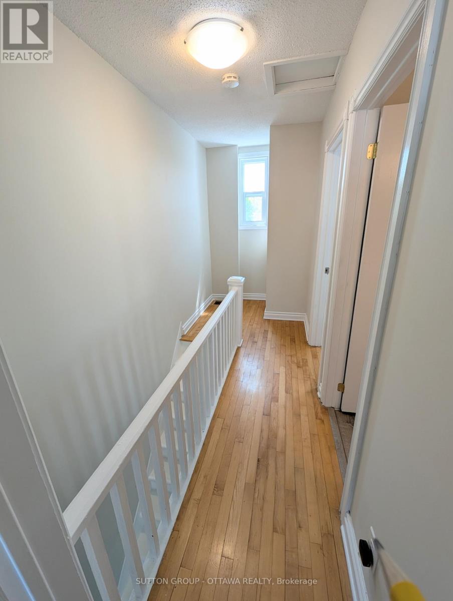 8 Robinson Avenue