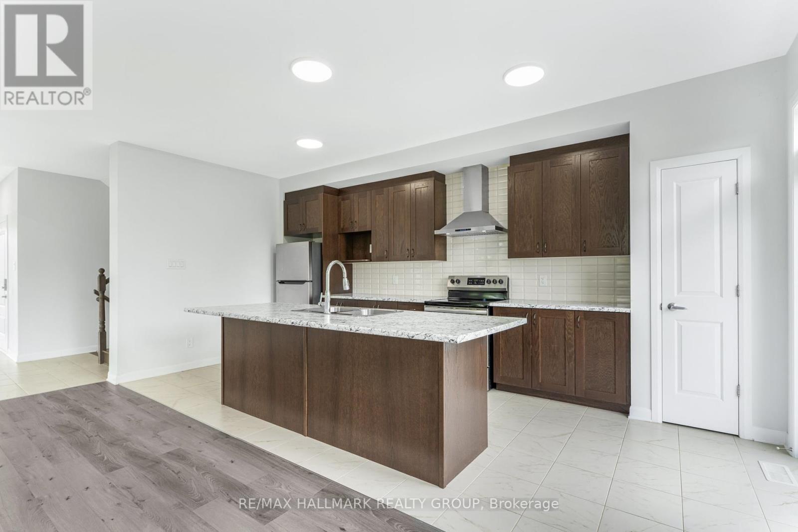 833 Dynasty Street