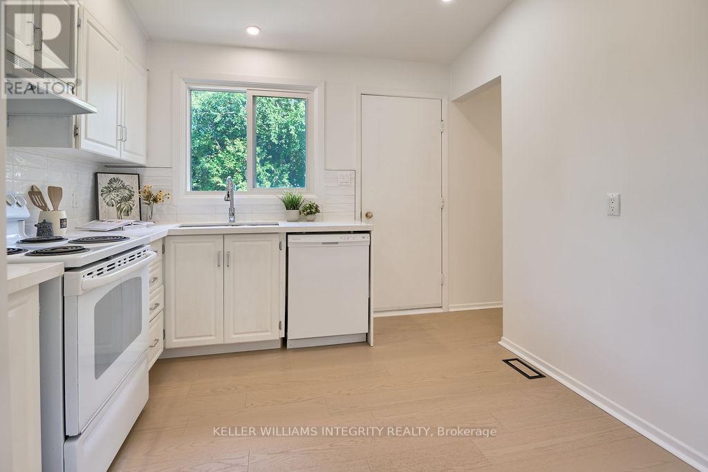 77 Seabrooke Drive