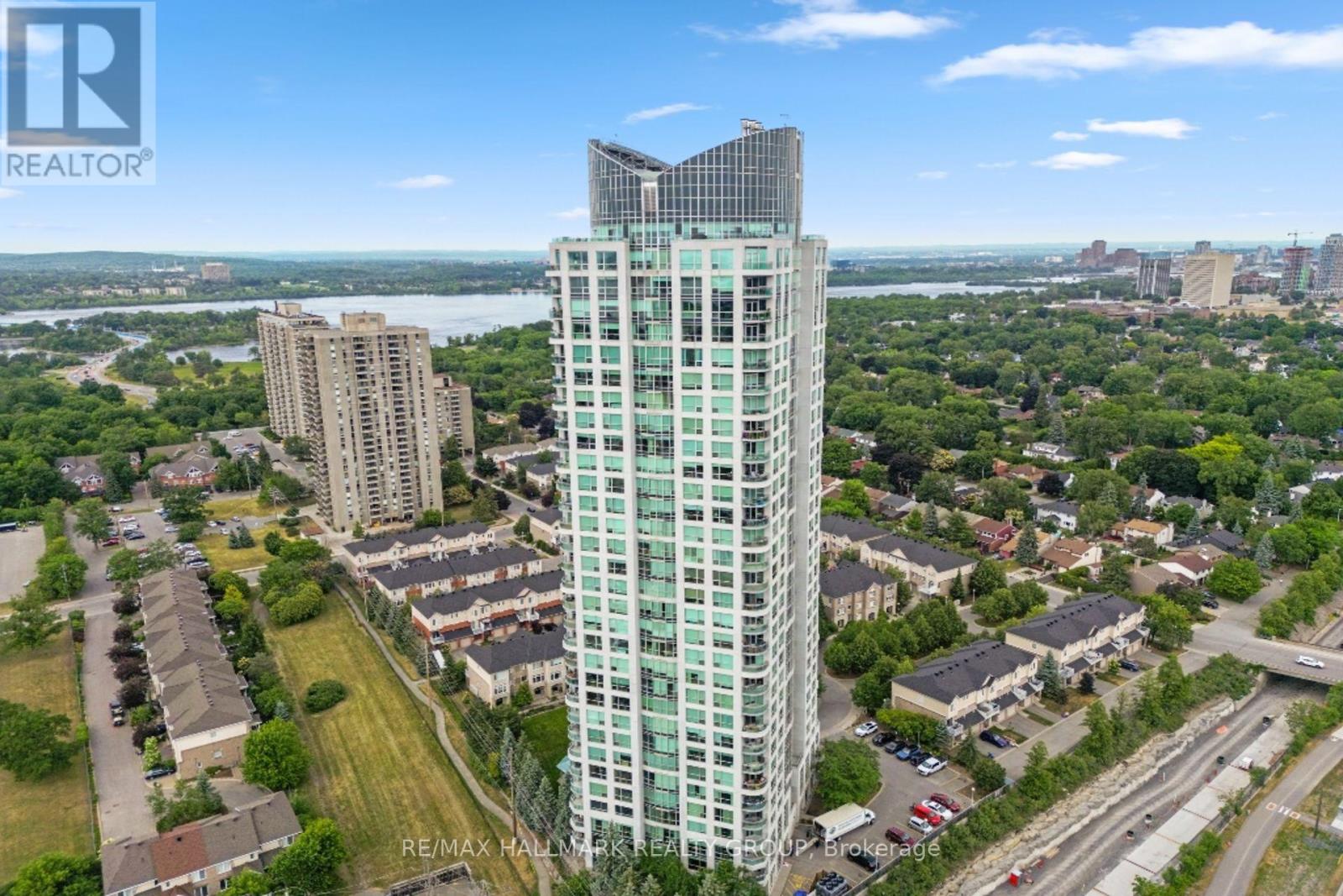 904 - 38 Metropole Private