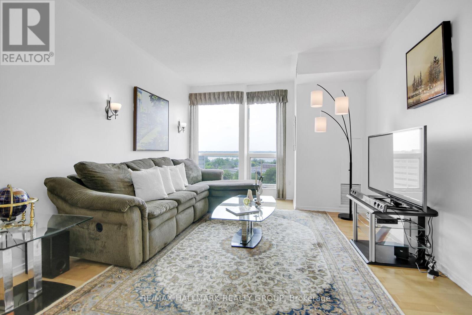 904 - 38 Metropole Private