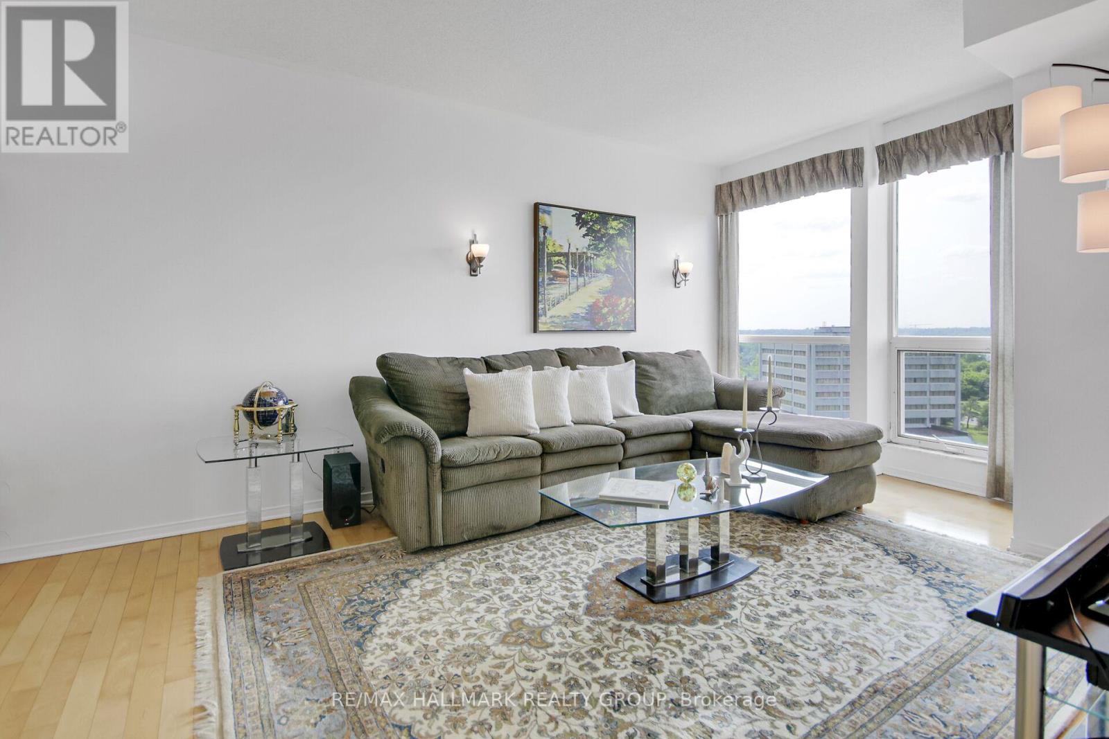 904 - 38 Metropole Private