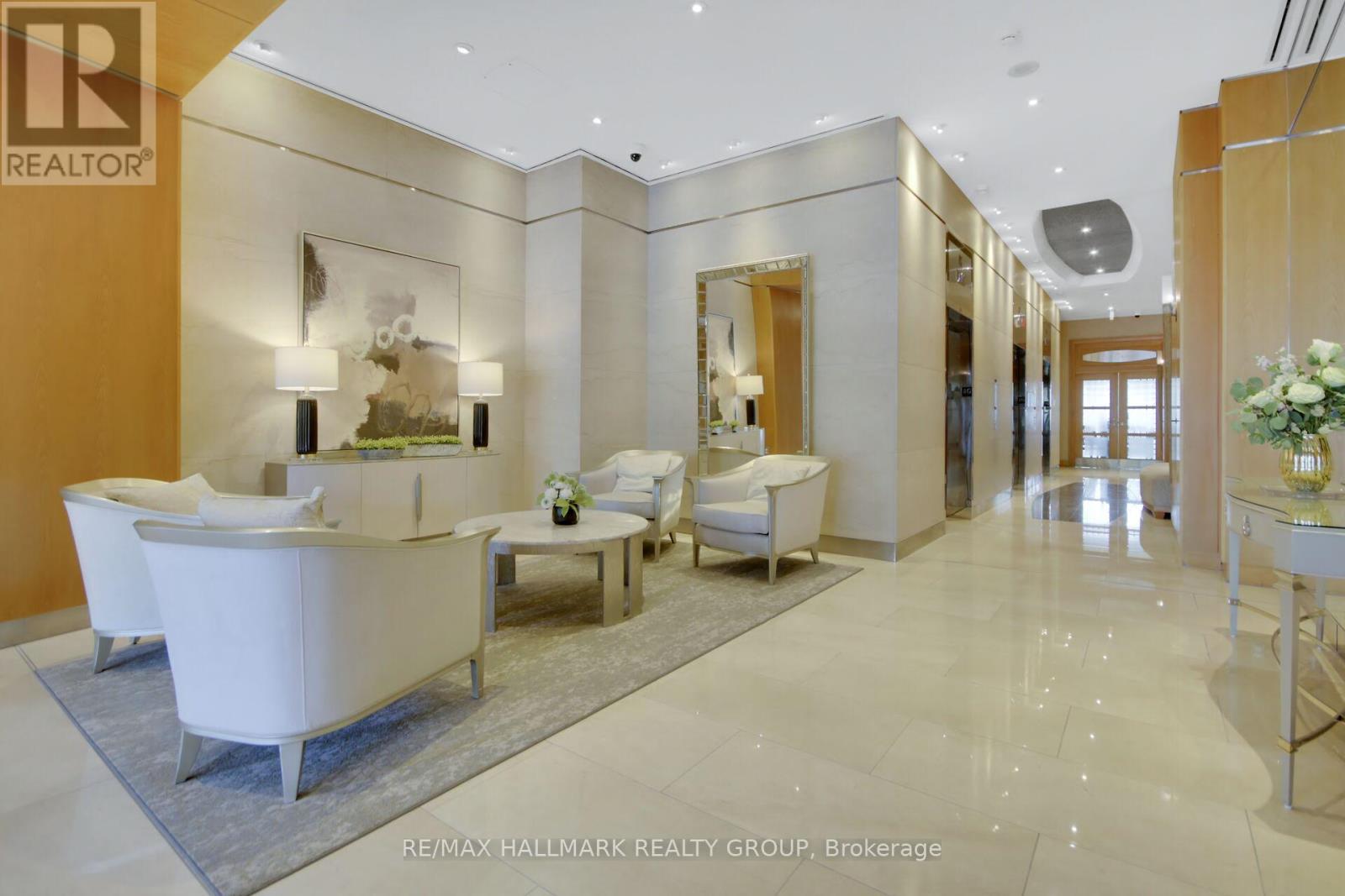 904 - 38 Metropole Private