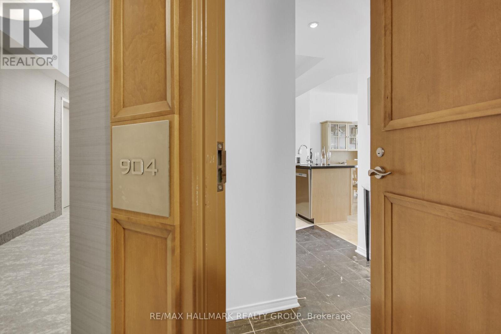 904 - 38 Metropole Private