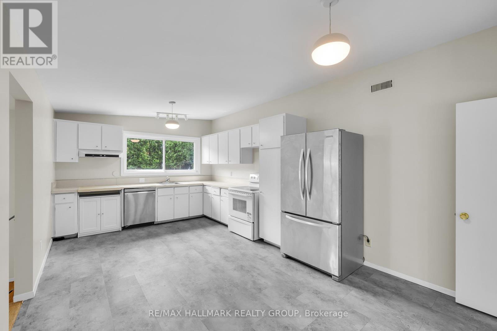4 Roberta Crescent
