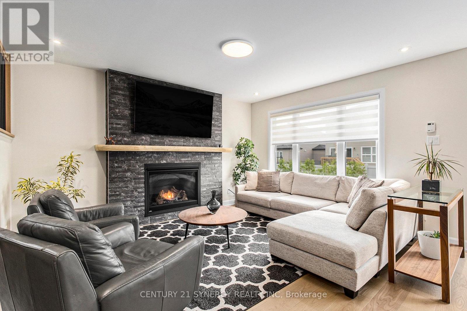 612 Geneva Crescent