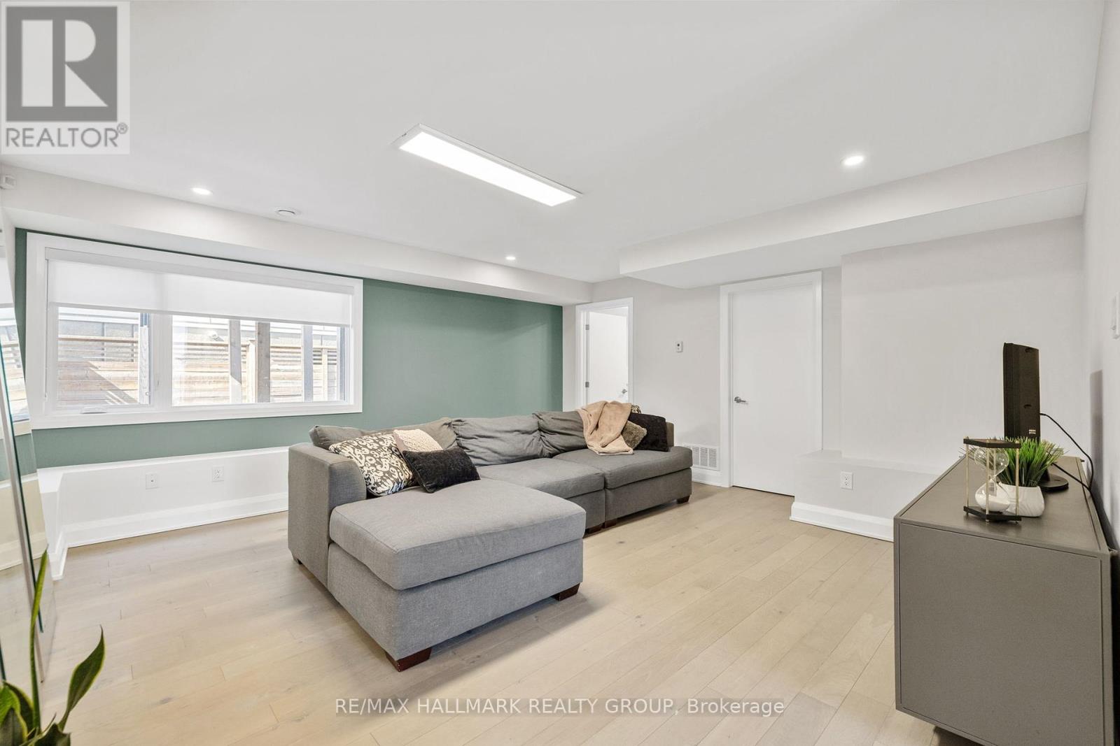 101 Tay Street