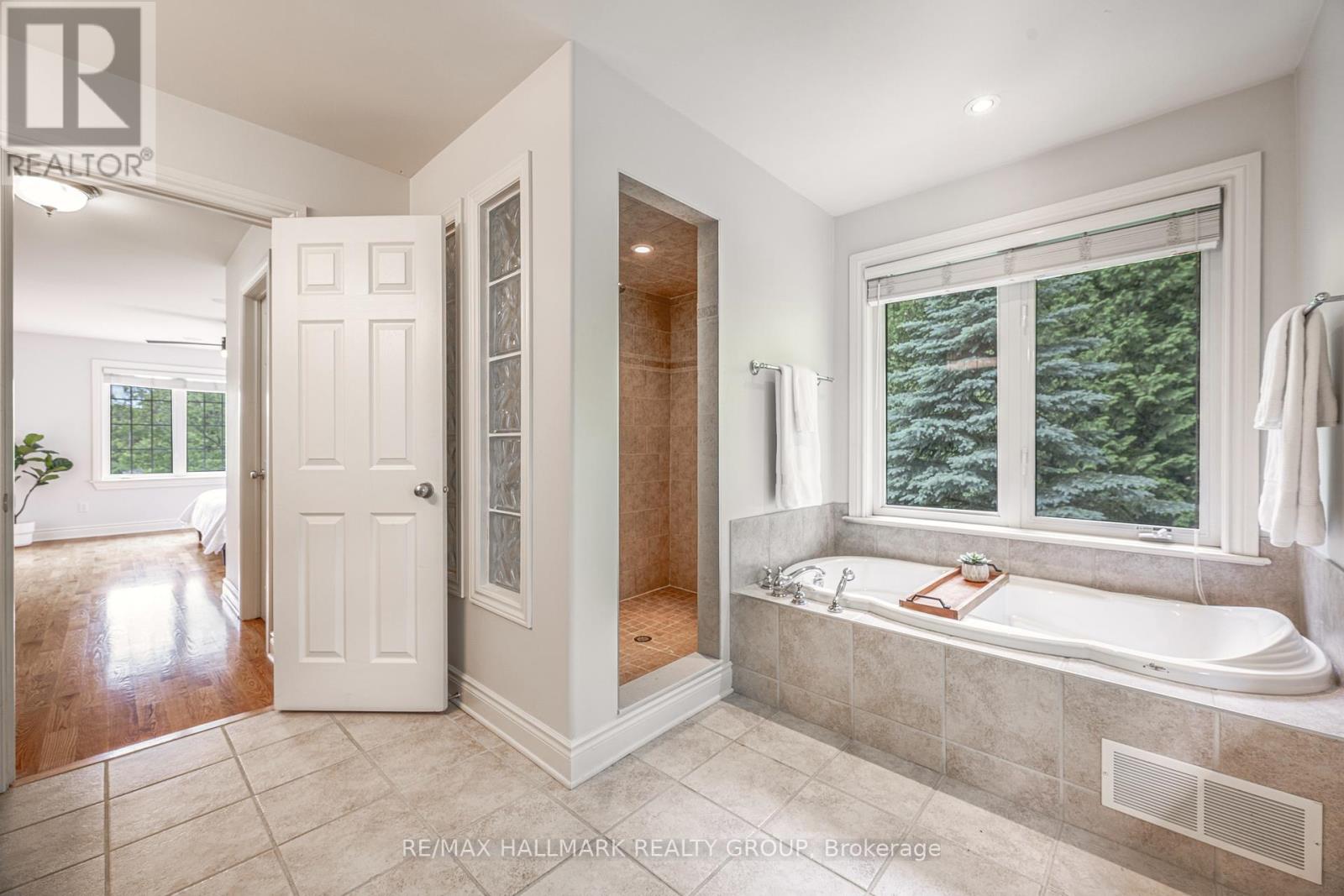 1431 Duchess Crescent