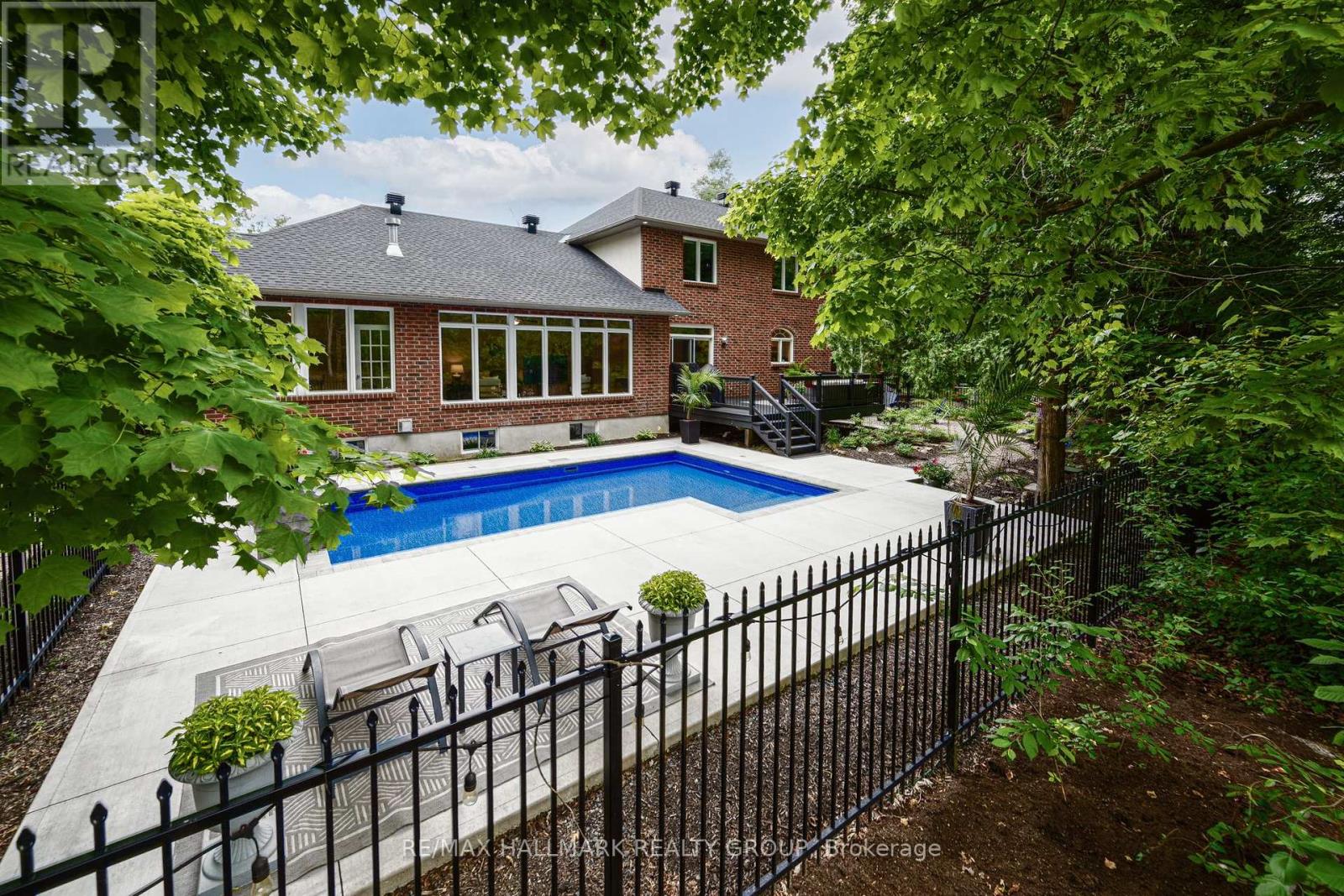 1431 Duchess Crescent