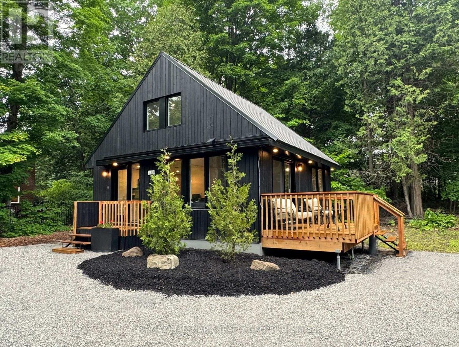 1431 Duchess Crescent