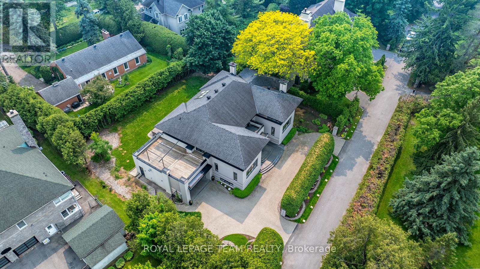 725 Manor Avenue