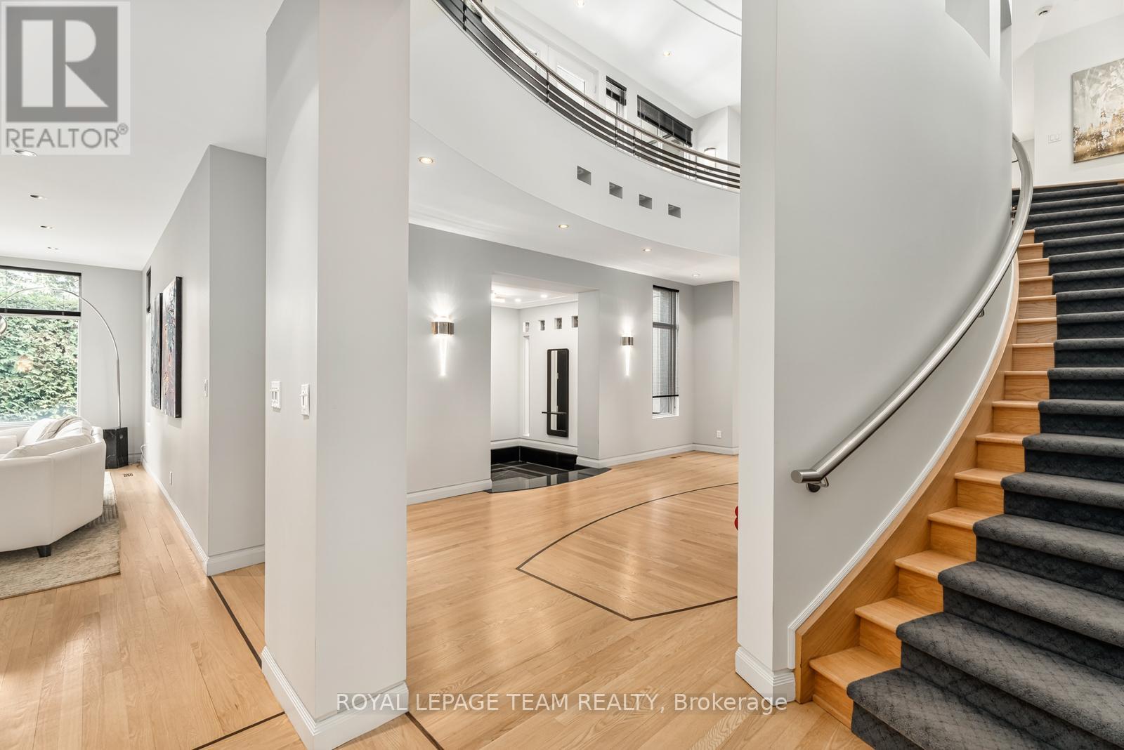 725 Manor Avenue