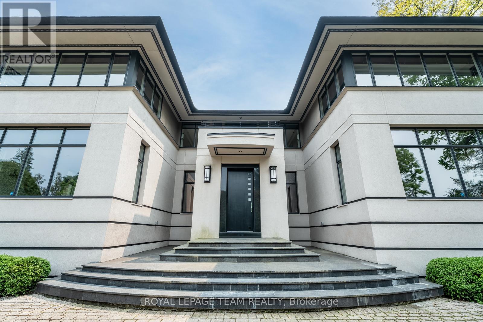 725 Manor Avenue