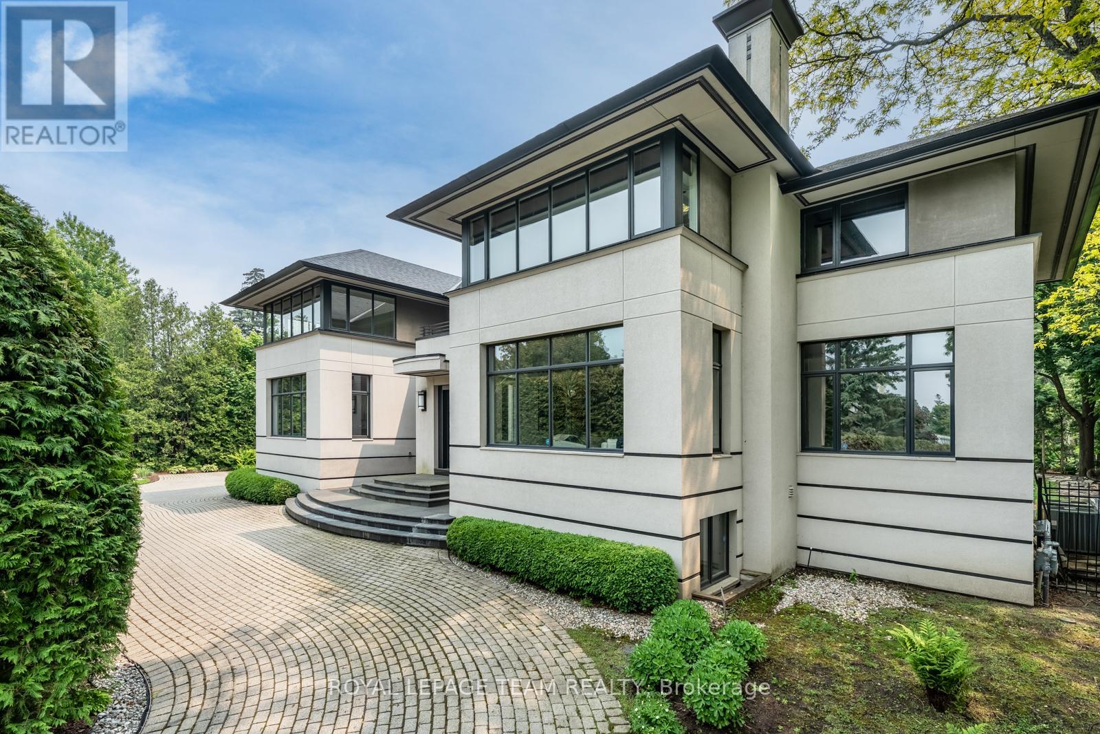 725 Manor Avenue