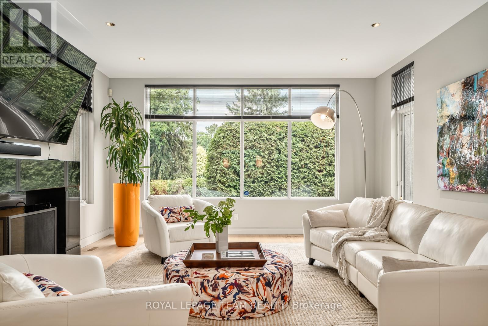 725 Manor Avenue