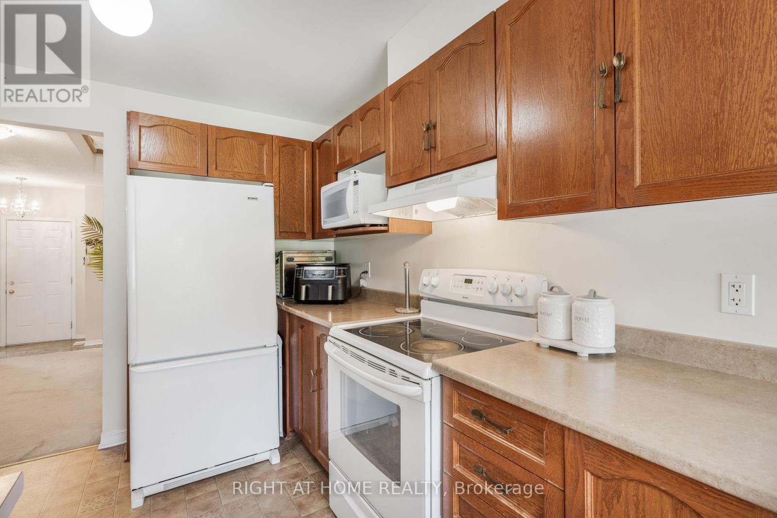 2383 Glandriel Crescent