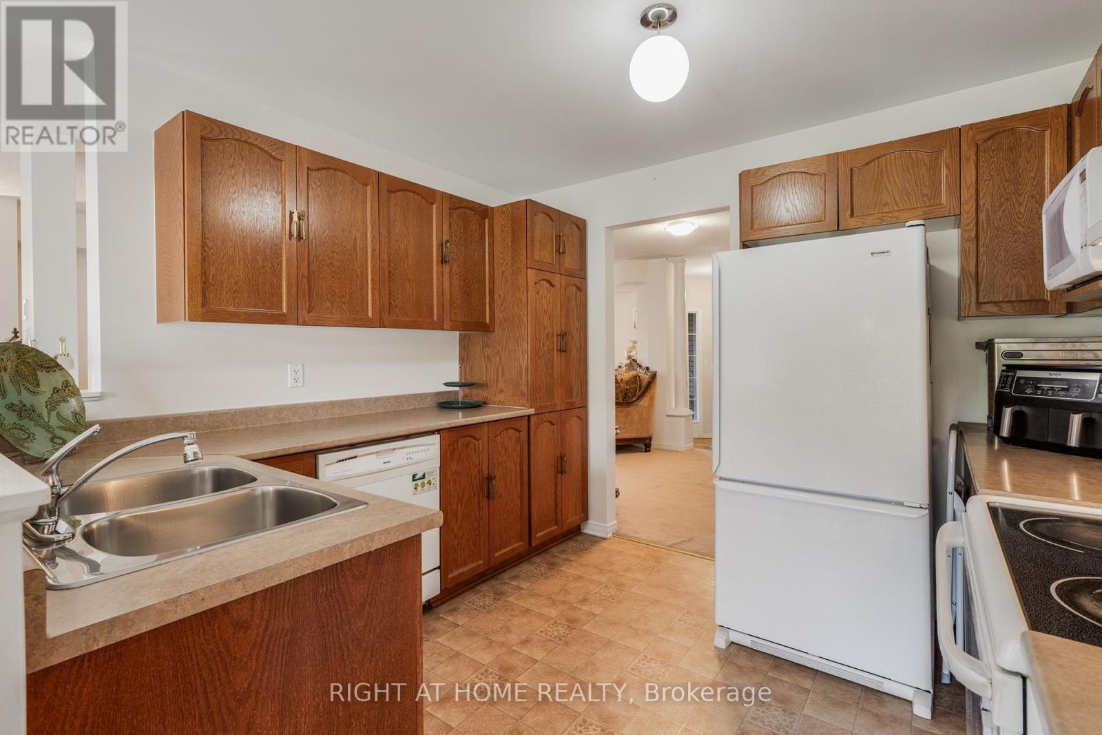 2383 Glandriel Crescent