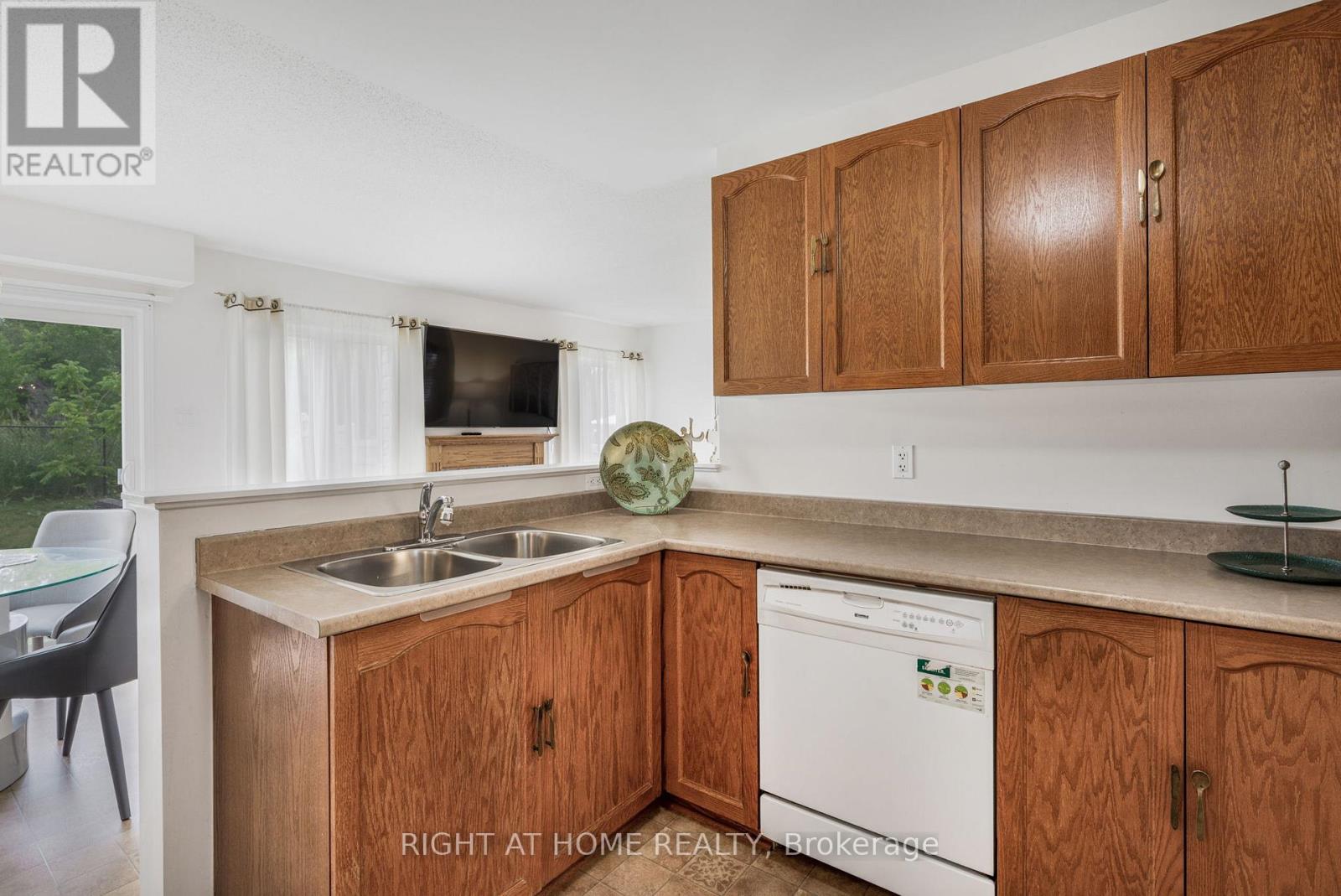 2383 Glandriel Crescent