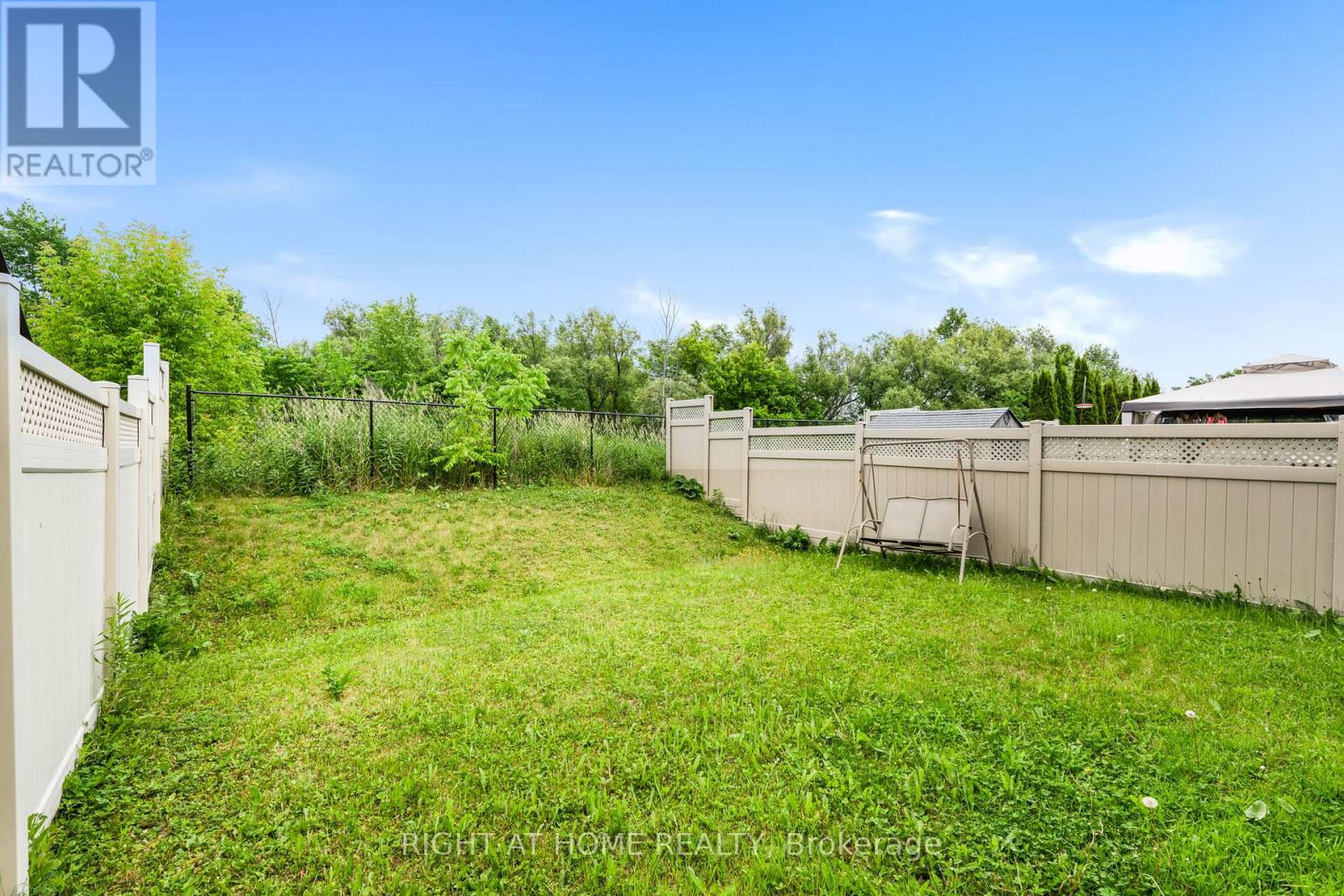 2383 Glandriel Crescent