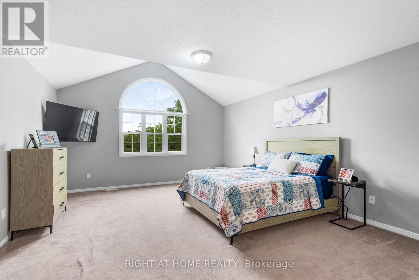 2383 Glandriel Crescent