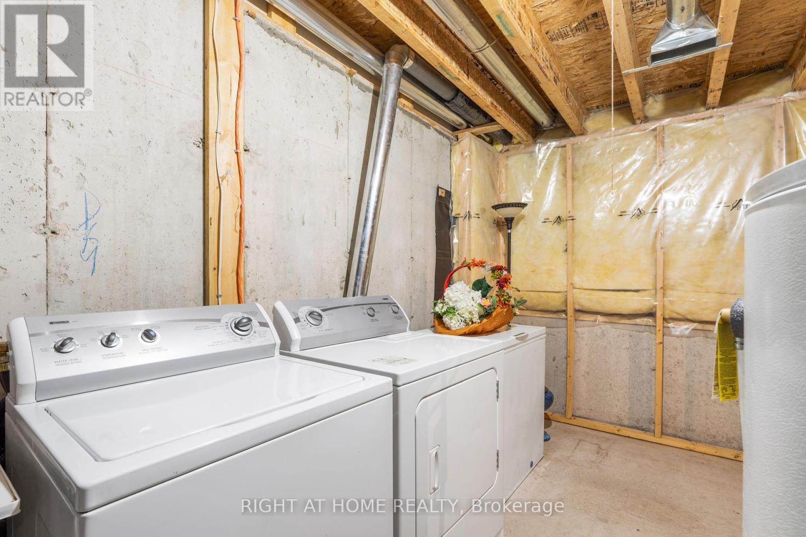 2383 Glandriel Crescent