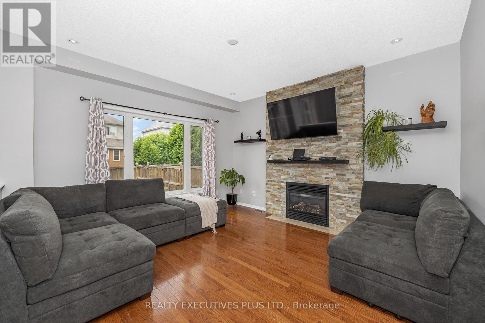 341 Jasper Crescent