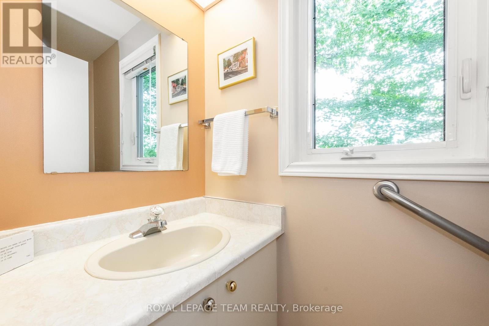 119 Royal York Street W
