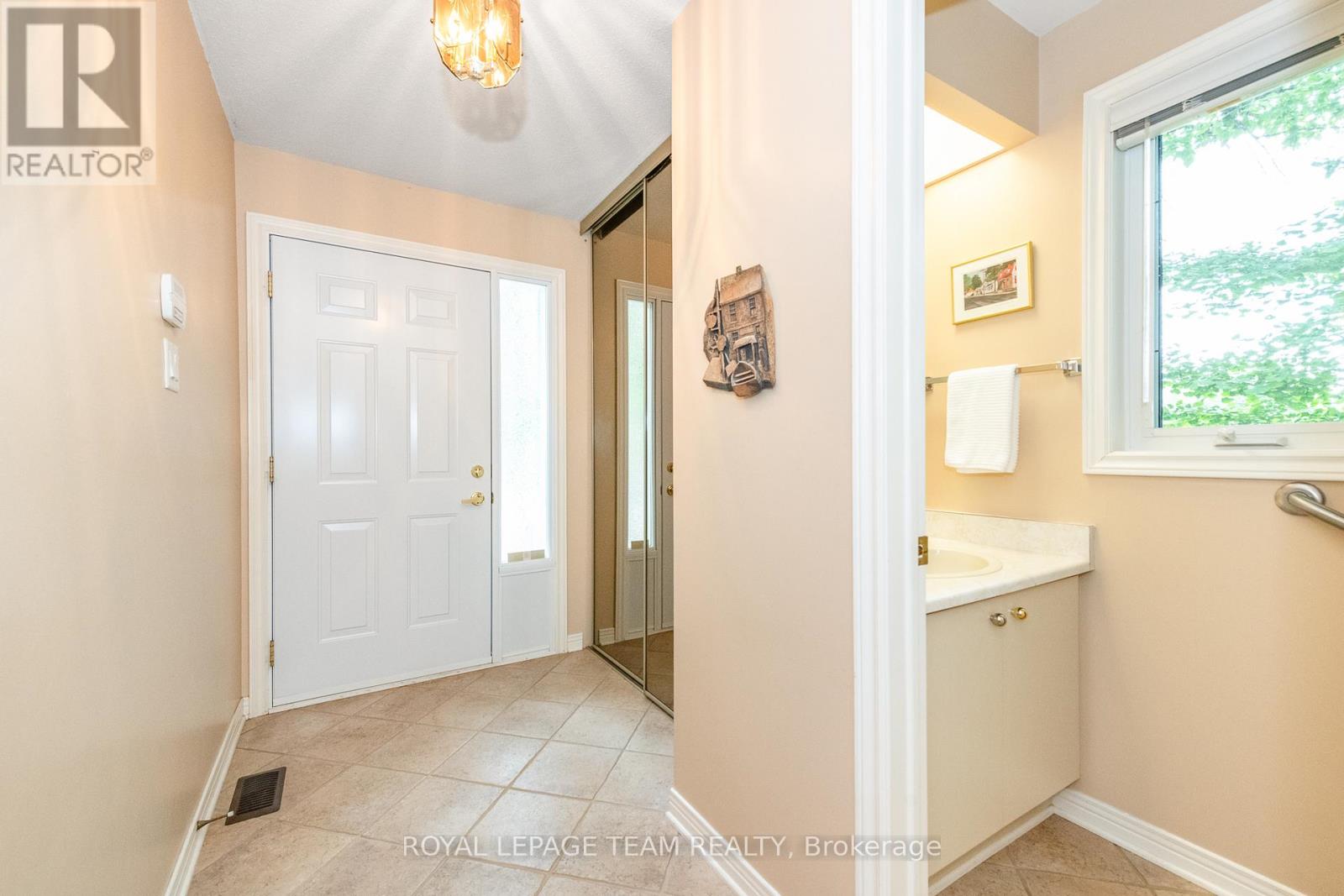 119 Royal York Street W