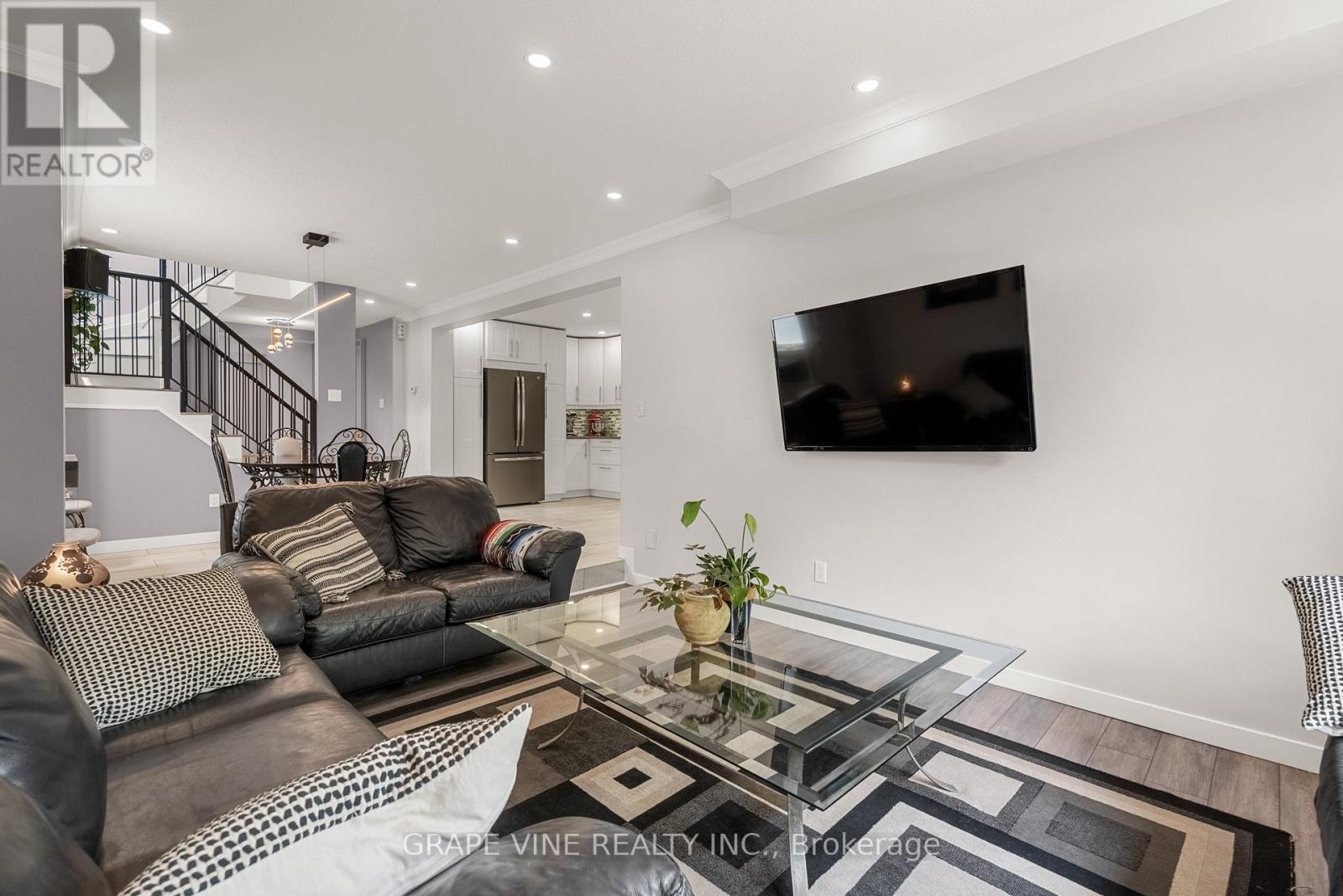 32 Acklam Terrace