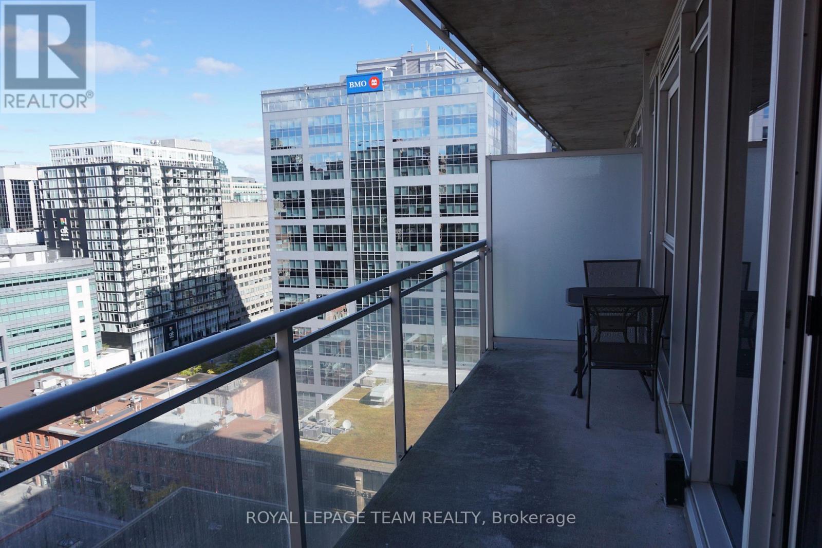 1604 - 324 Laurier Avenue