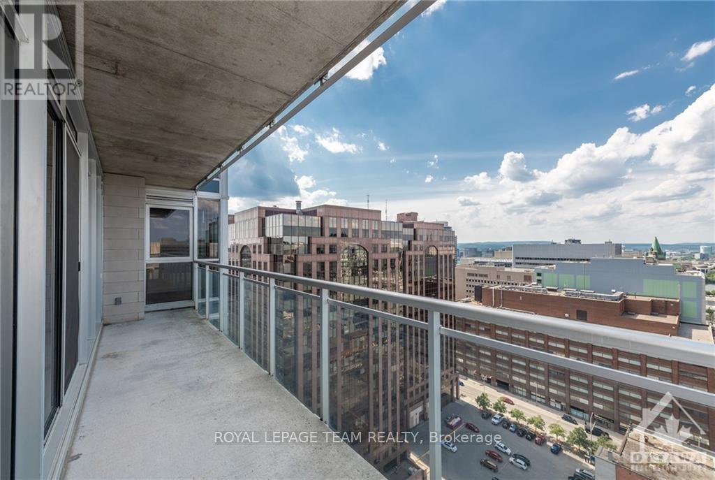 1604 - 324 Laurier Avenue
