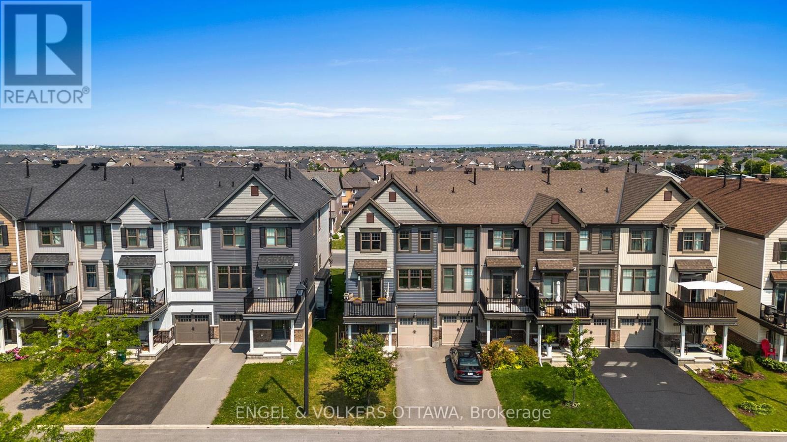 618 Lauraleaf Crescent