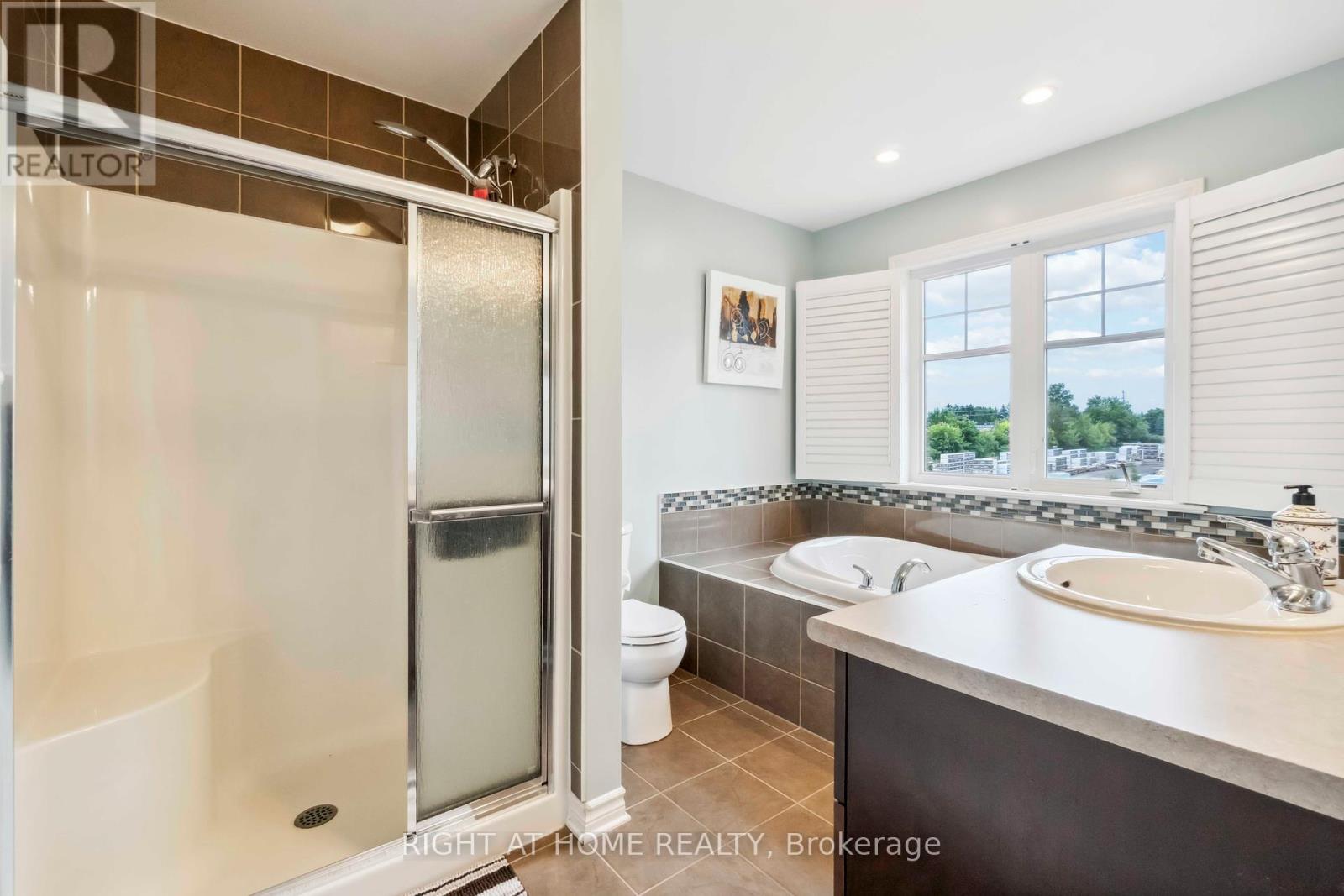 163 Mojave Crescent