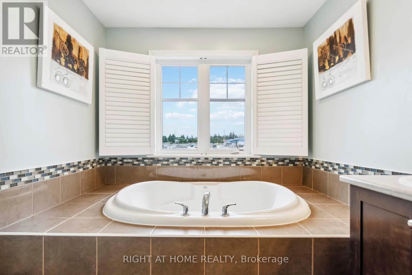 163 Mojave Crescent