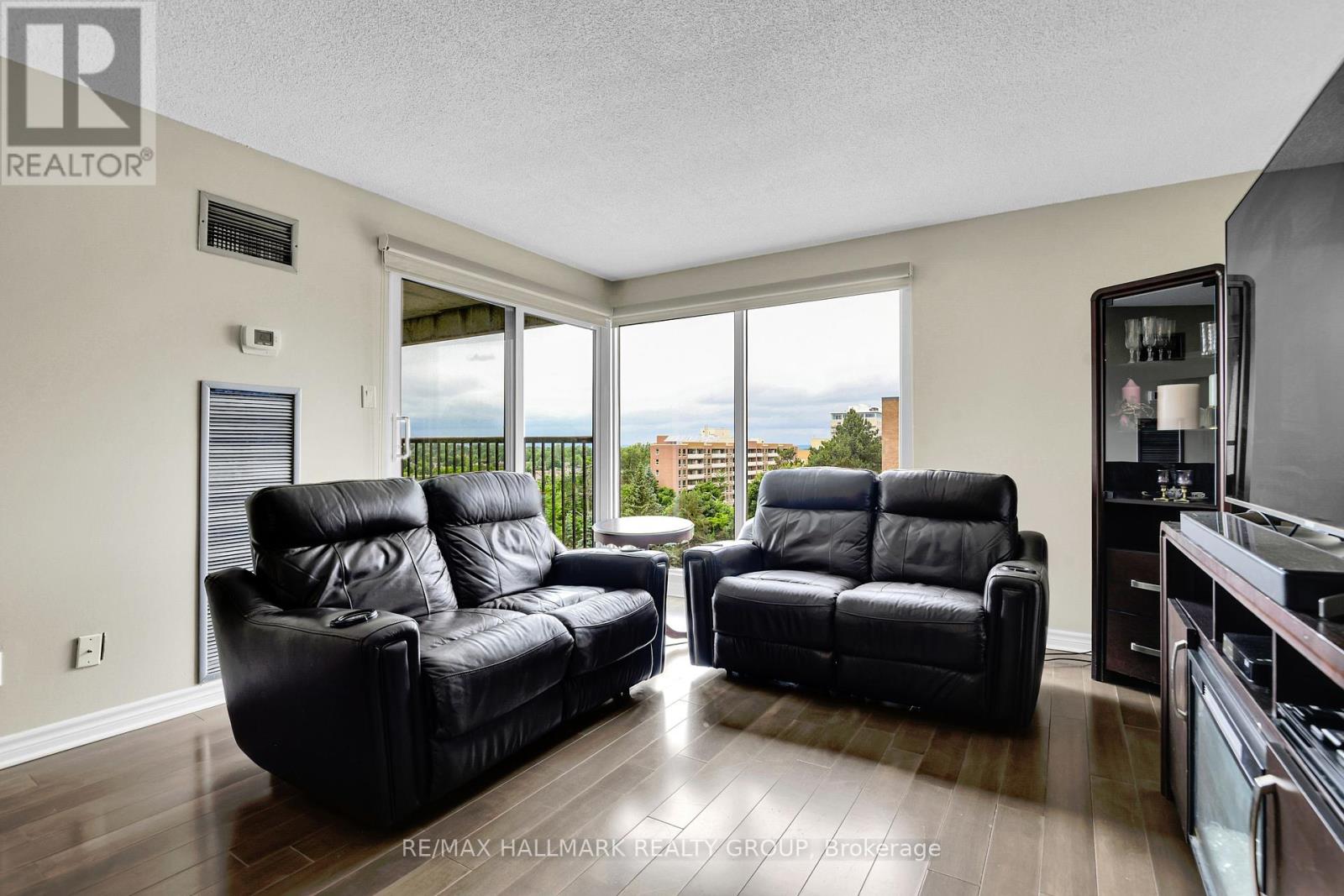 503 - 545 St Laurent Boulevard