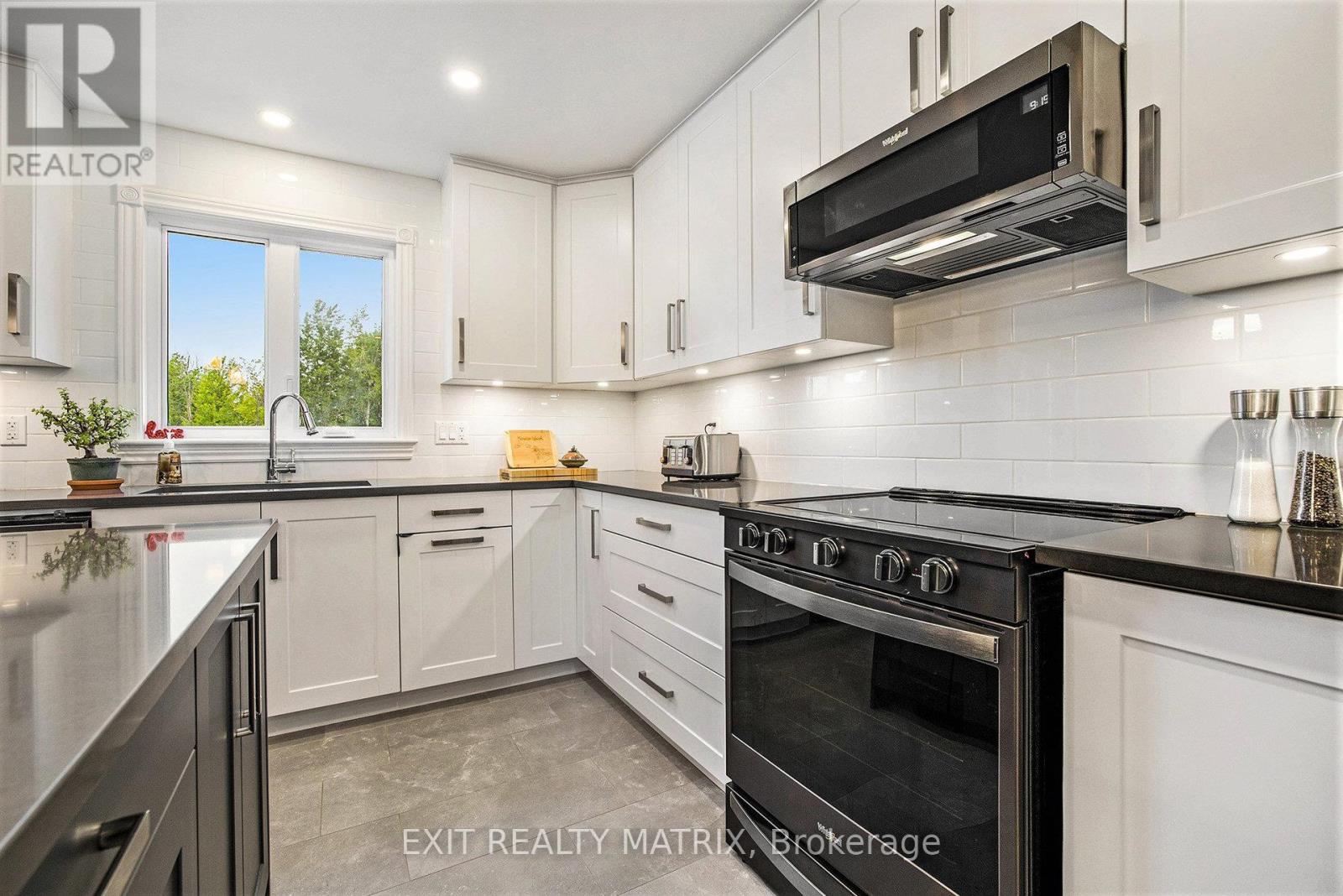 3253 Maisonneuve Road