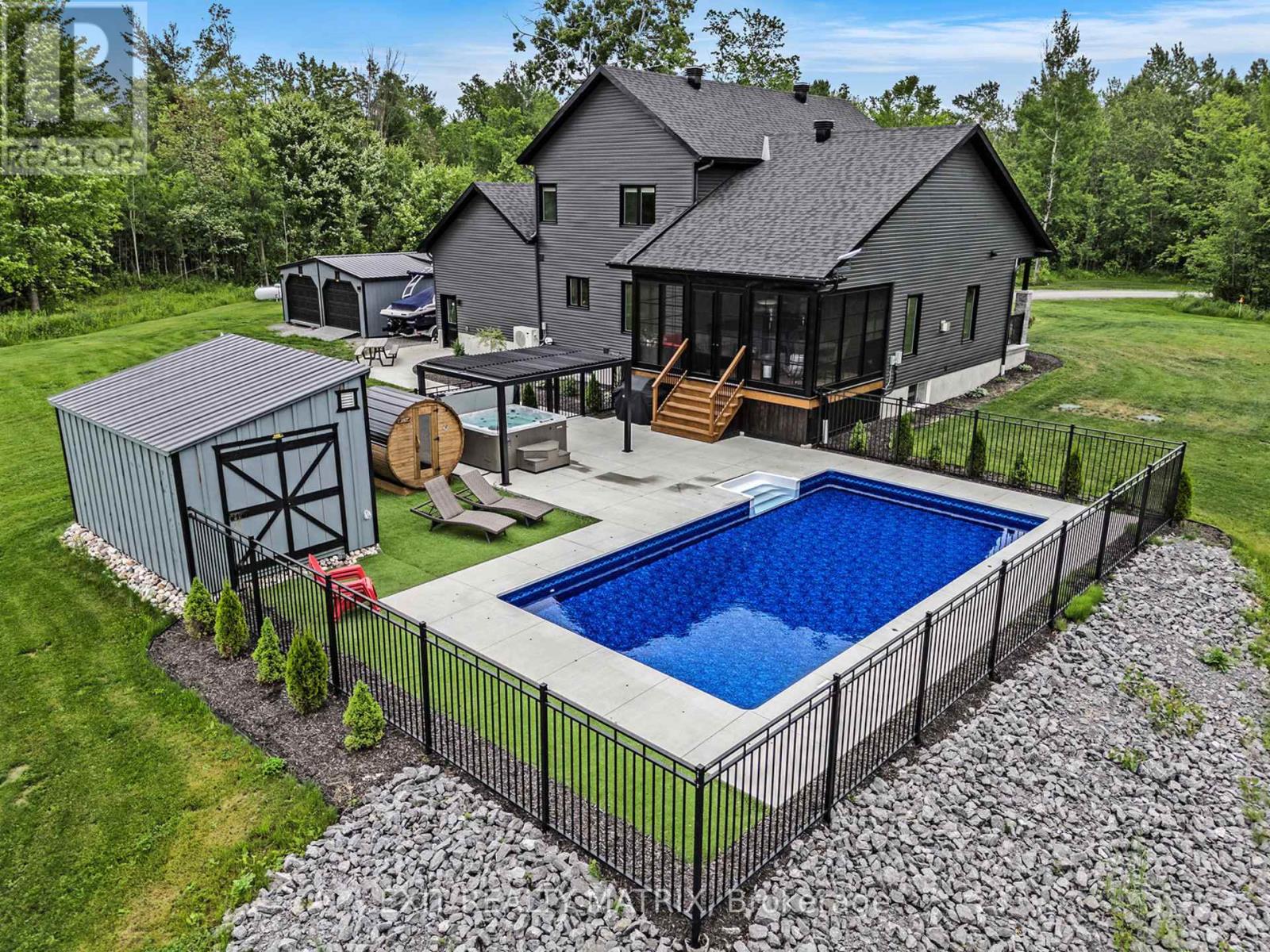 3253 Maisonneuve Road