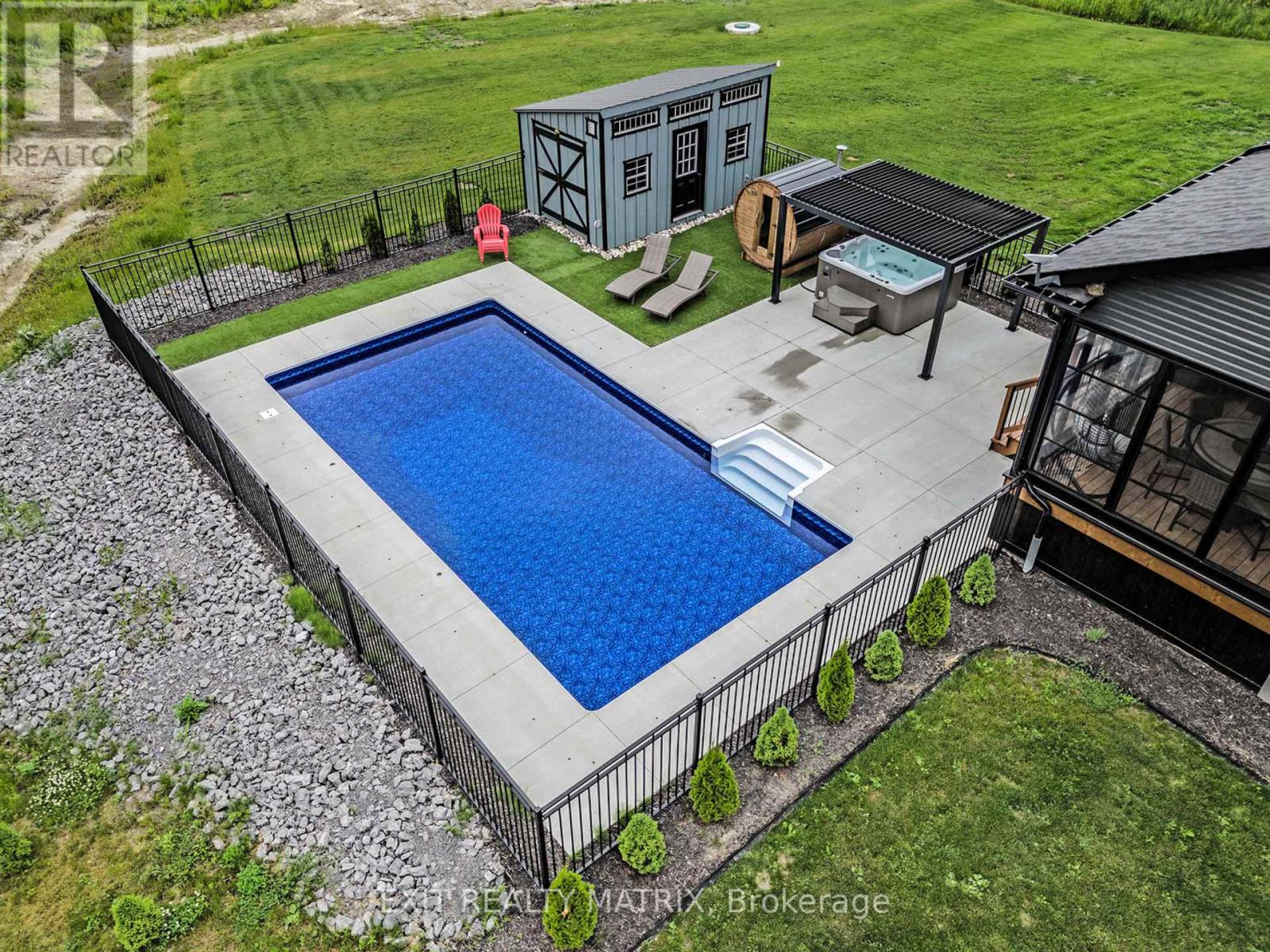 3253 Maisonneuve Road
