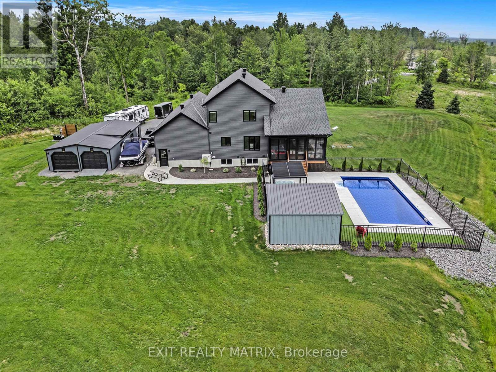 3253 Maisonneuve Road