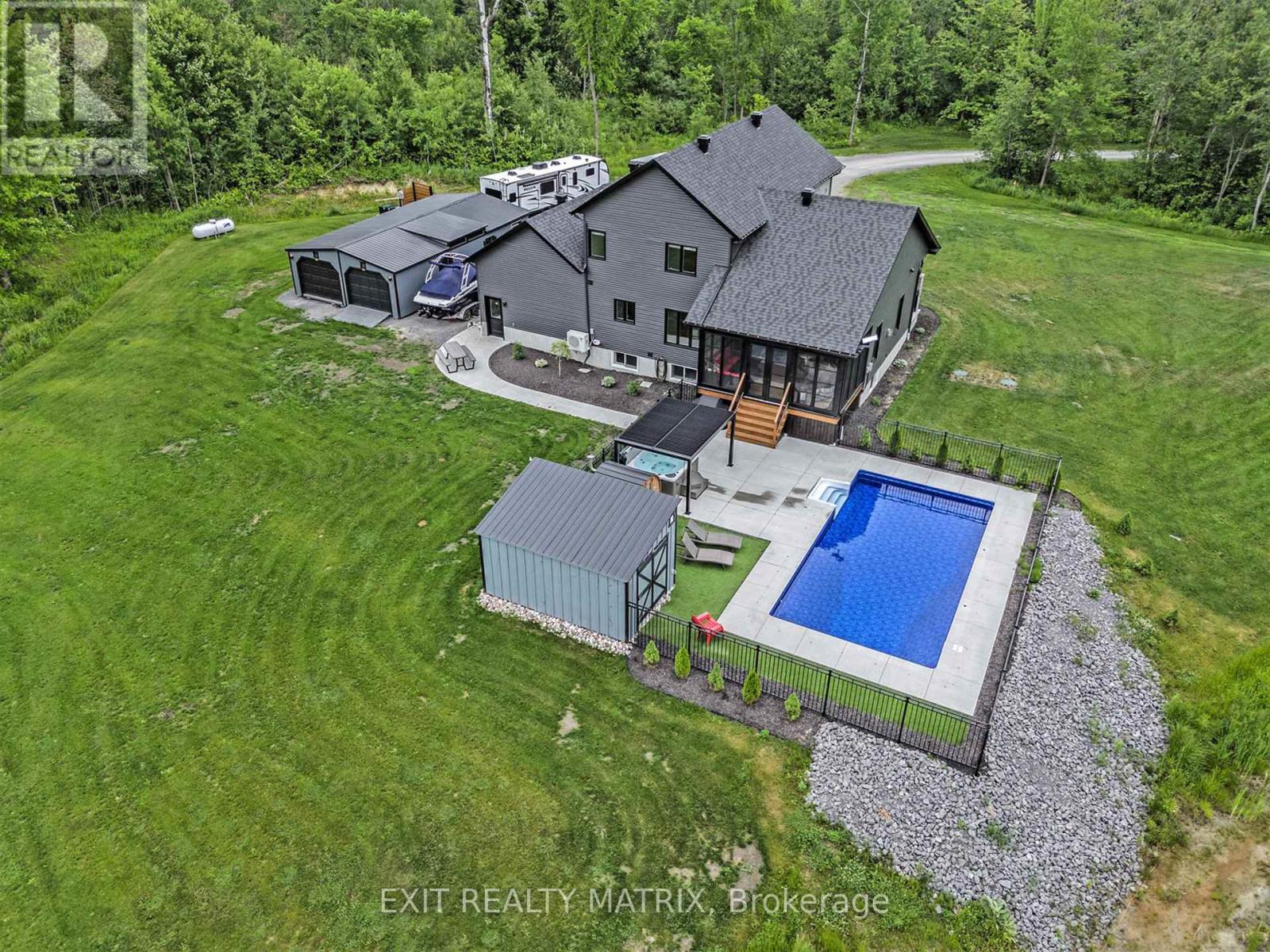 3253 Maisonneuve Road