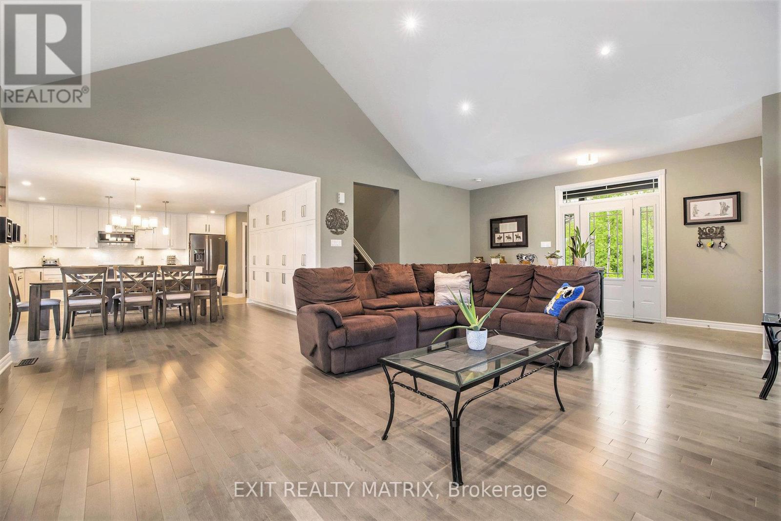 3253 Maisonneuve Road