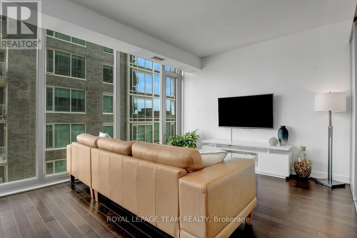 1410 - 111 Champagne Avenue S
