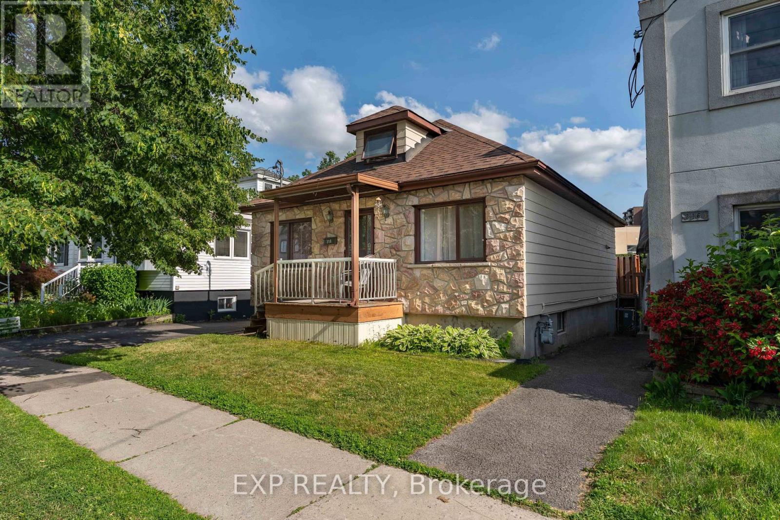 318 Montfort Street