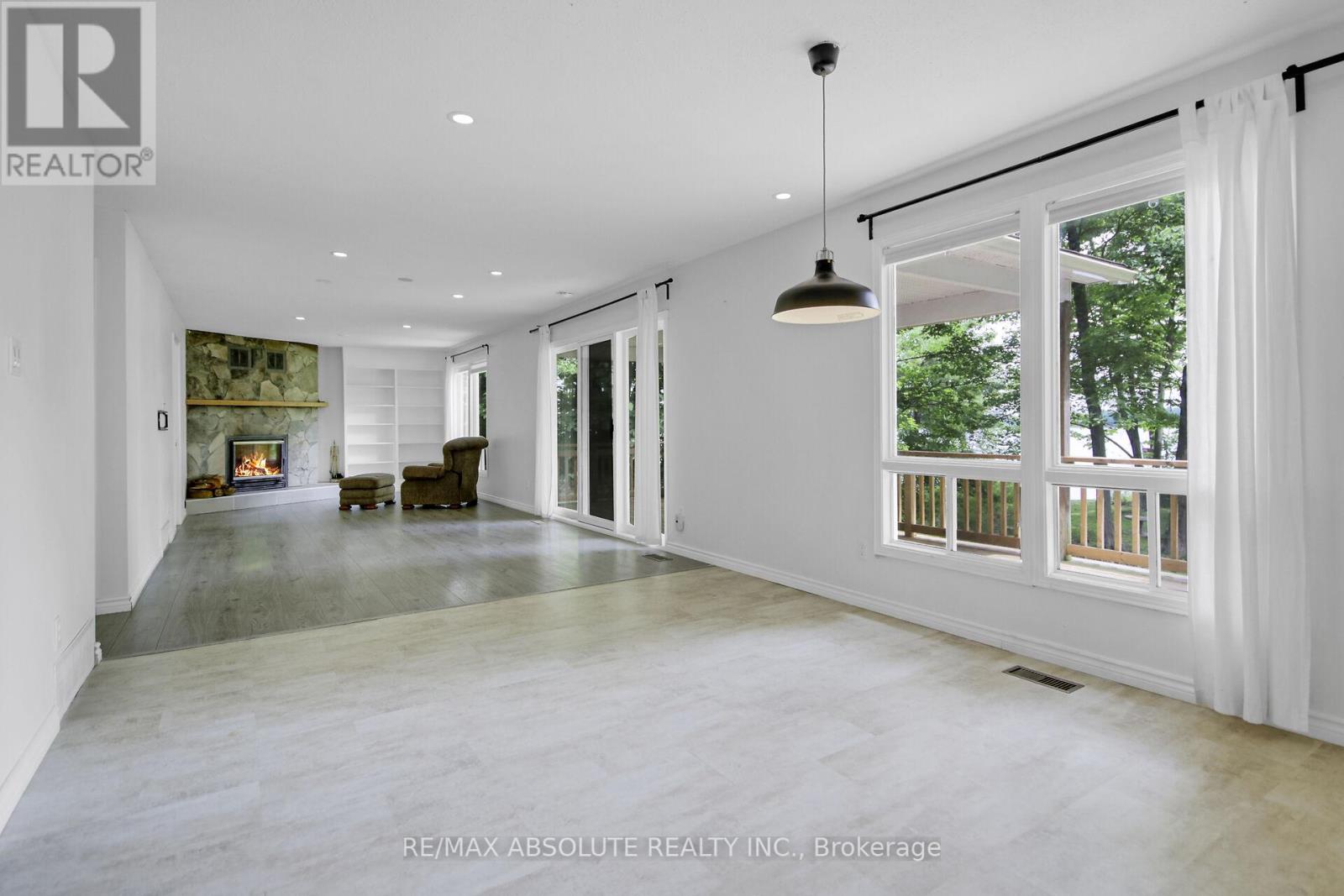 210 Pickerel Point Road