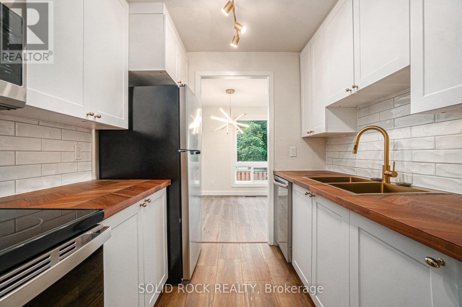 33 Thistledown Court